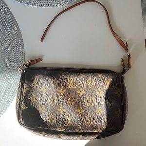 Vintage Louis Vuitton bag needs new strap great condition! My first LV bag!